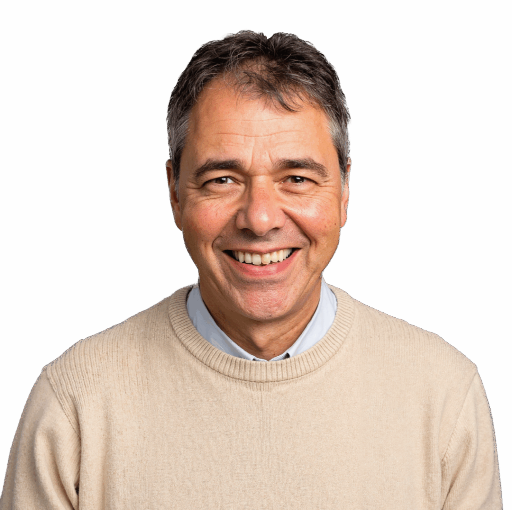 Robert Jautschus lächelt herzlich in die Kamera und heißt Besucherinnen und Besucher seiner Website willkommen.